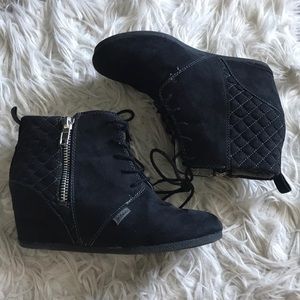 Super cute detailed black booties!!!